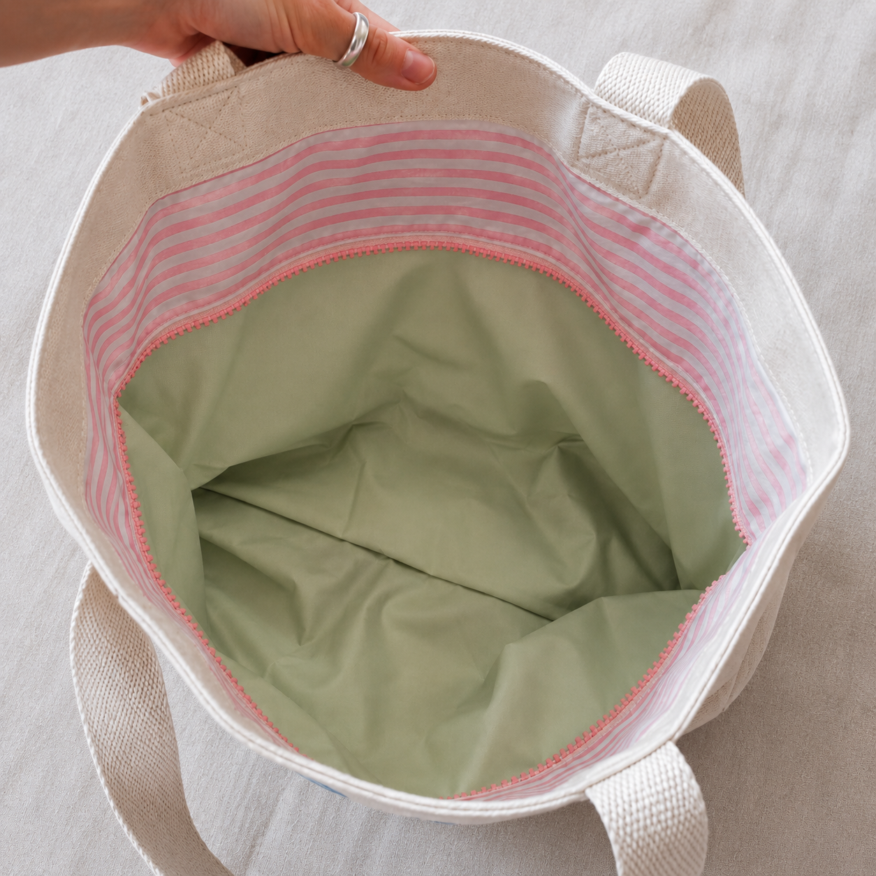 Fodera interna verde spalmata della Tote NINA