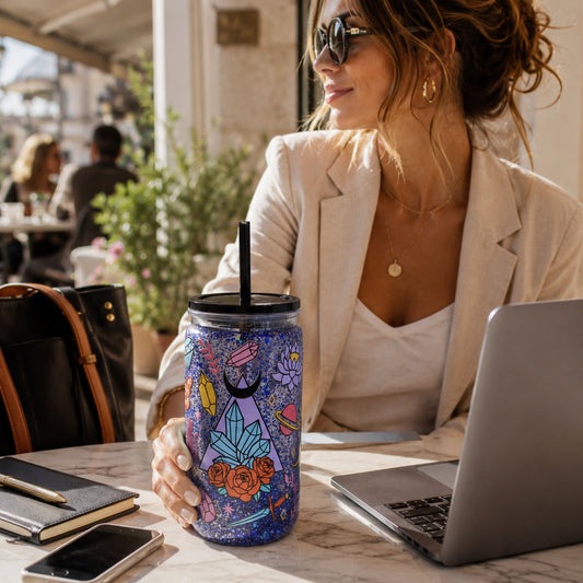 snowglobe tumbler Mystic Crystals cristalli e simboli, lifestyle in mano