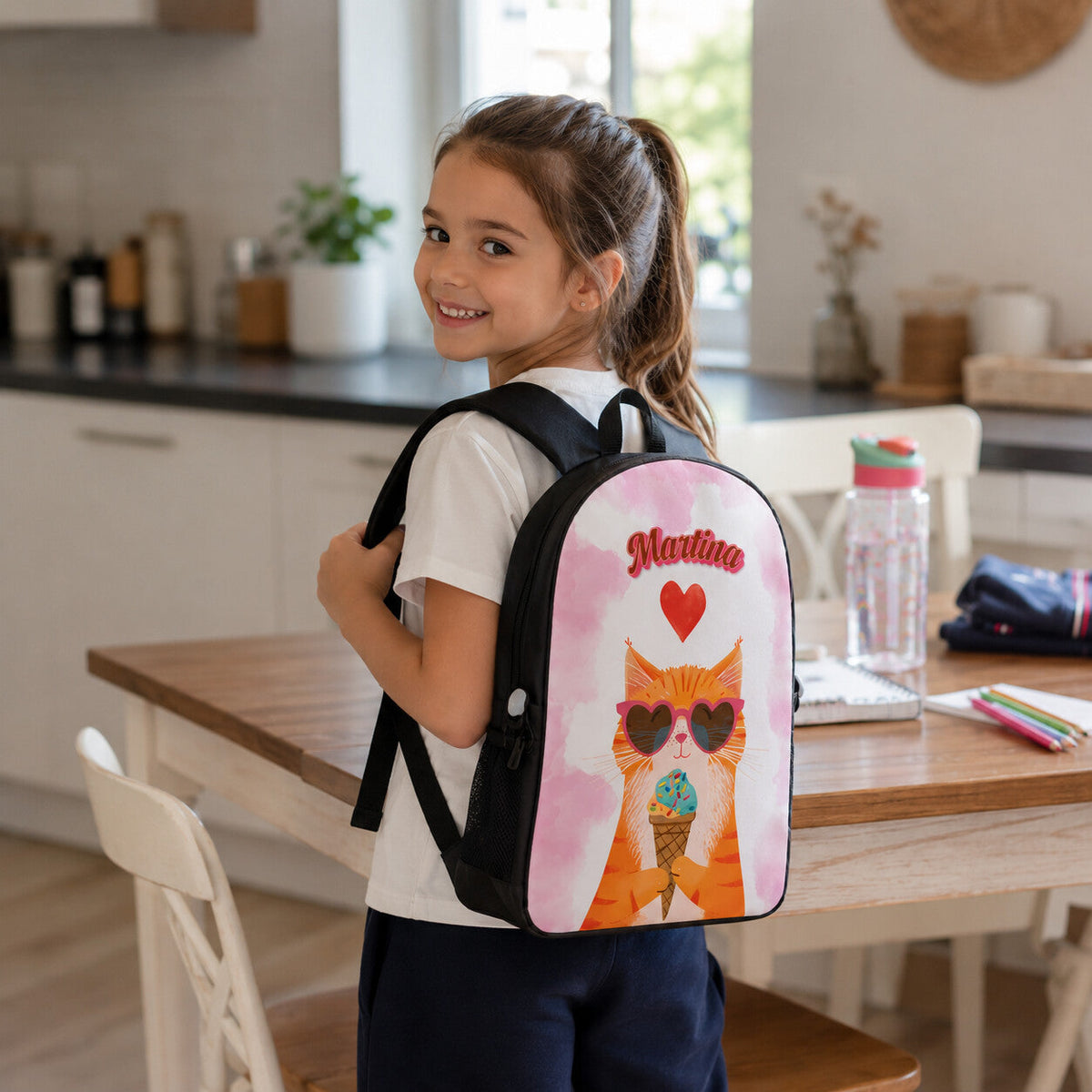 Zaino del Kit Elementare con il fronte intero illustrato, nome e personaggio